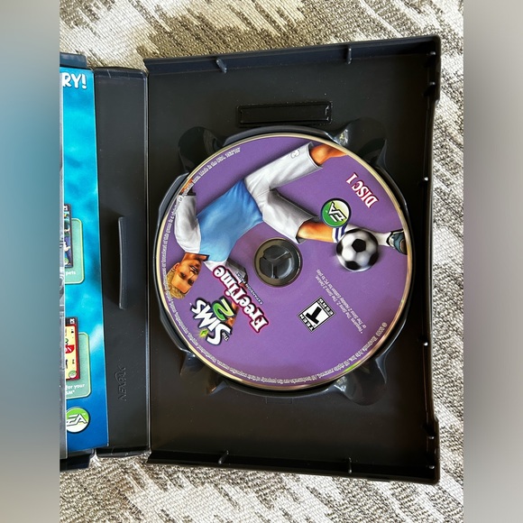 The Sims 2 Freetime PC Game Complete 2008 Expansion - Picture 2 of 6